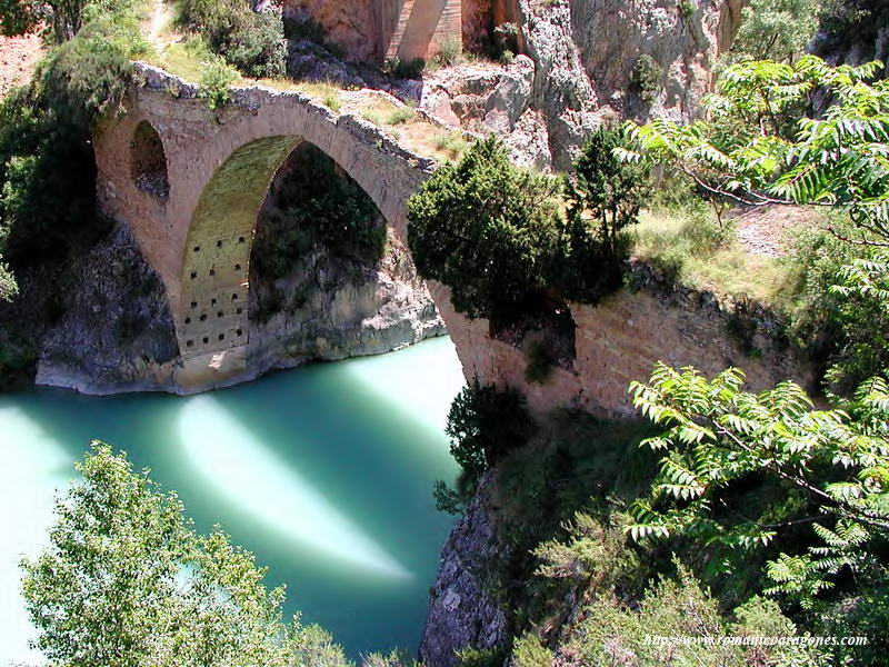 OLVENA. PUENTE DEL DIABLO, JUNTO AL ACTUAL PUENTE DE ACCESO (ELIMINADO CON MEDIOS DIGITALES)